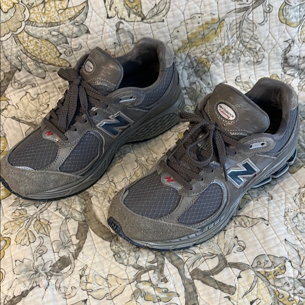New Balance 2002r Men's Gray Running Shoes